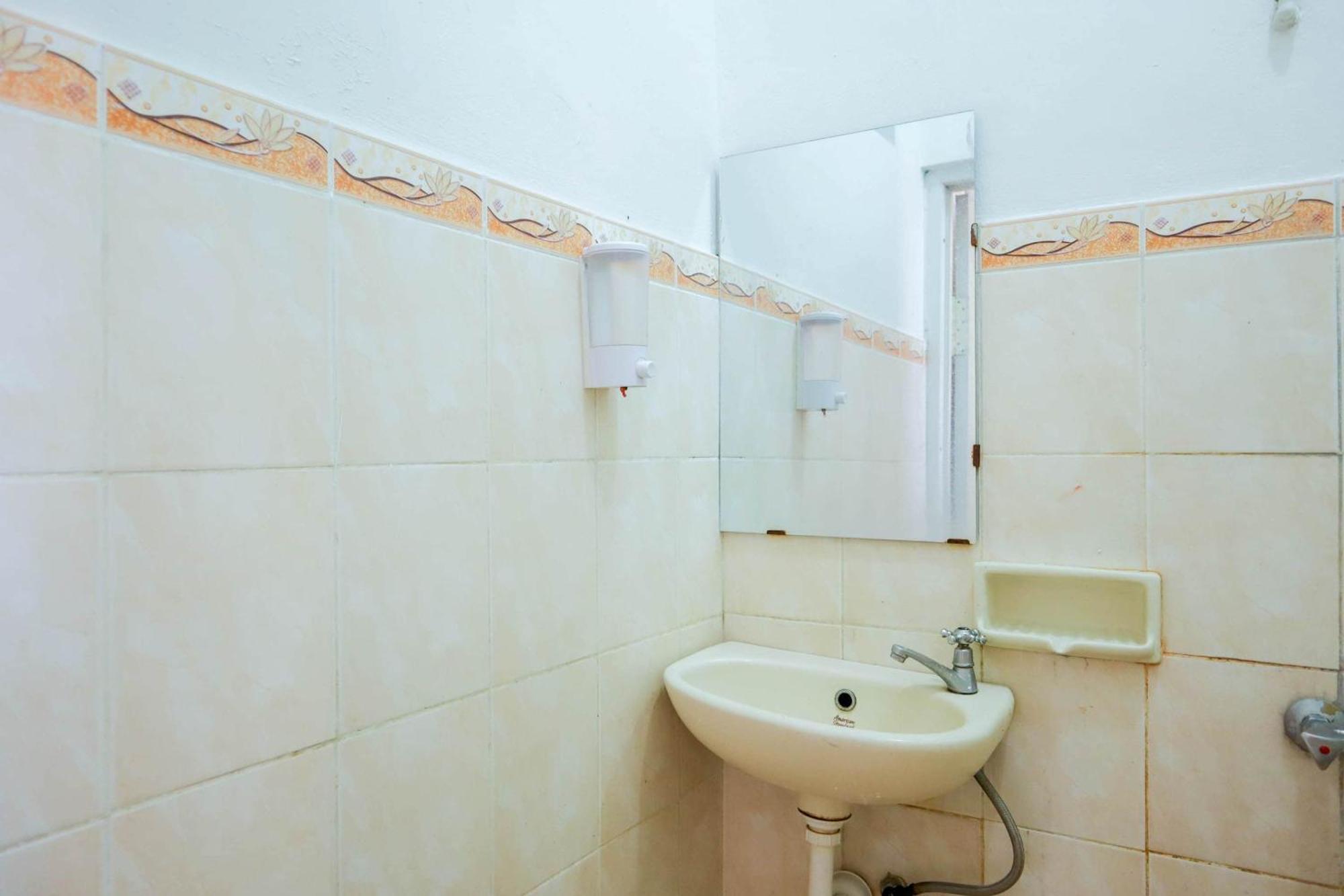 Oyo 1111 Pasar Baru Inn Τζακάρτα Εξωτερικό φωτογραφία
